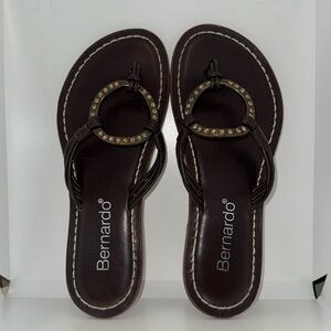 Bernardo O-Ring Thong Sandals w Rhinestones Brown Leather Women’s 9